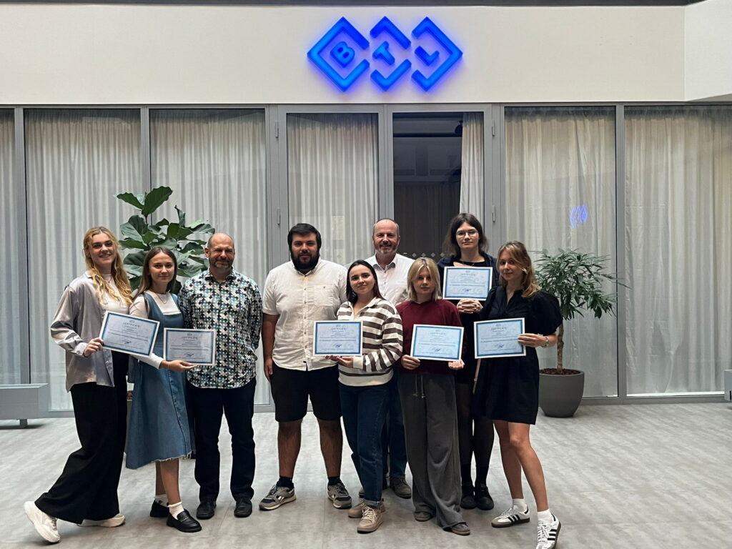 Tailor-Made Biomedical Course Welcomes First Graduates from Ukraine